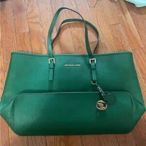 VERY GENTLY USED MICHAEL KOHRS AIRPORT TOTE XL